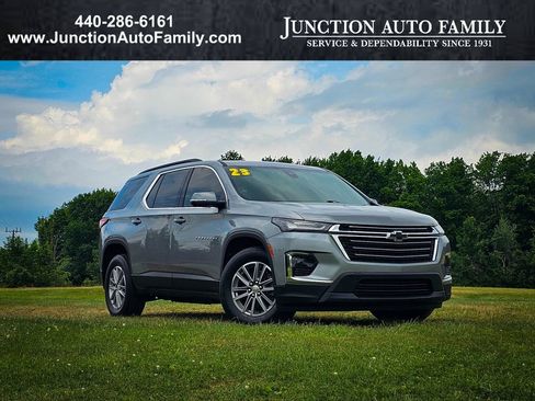 Used 2023 Chevrolet Traverse LT AWD/4WD image 1