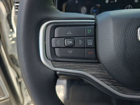 Used 2024 Jeep Wagoneer L Series II w/ Flexible Seating Group AWD/4WD image 19