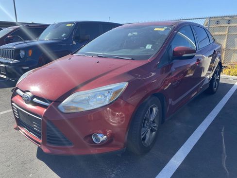 Used 2014 Ford Focus SE w/ SE Sport Package FWD image 2