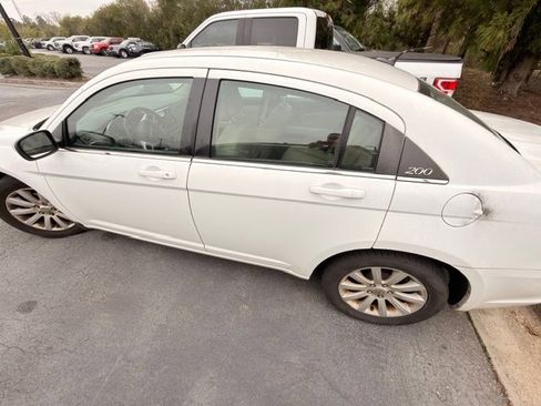 Used 2014 Chrysler 200 Touring image 5