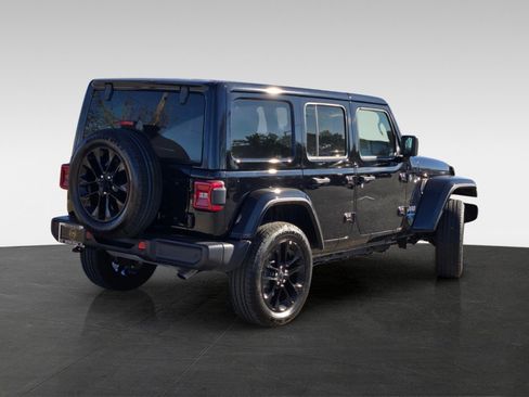 Used 2025 Jeep Wrangler Unlimited Sahara w/ Safety Group image 4