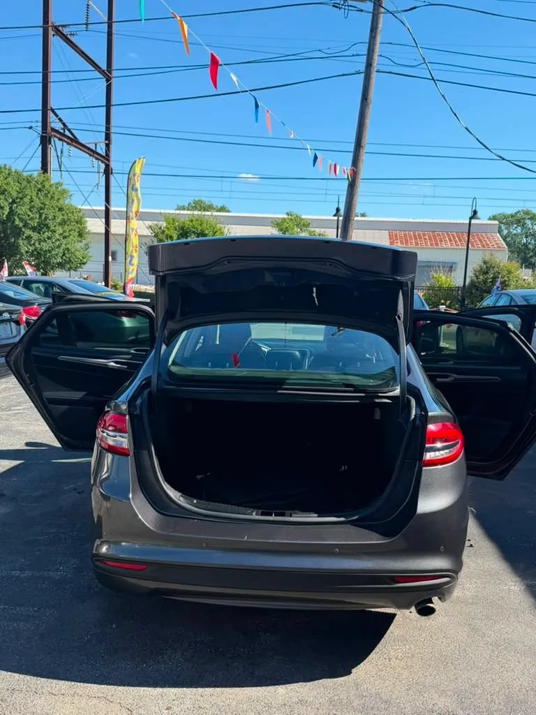 Used 2018 Ford Fusion SE w/ Fusion SE Technology Package FWD image 20