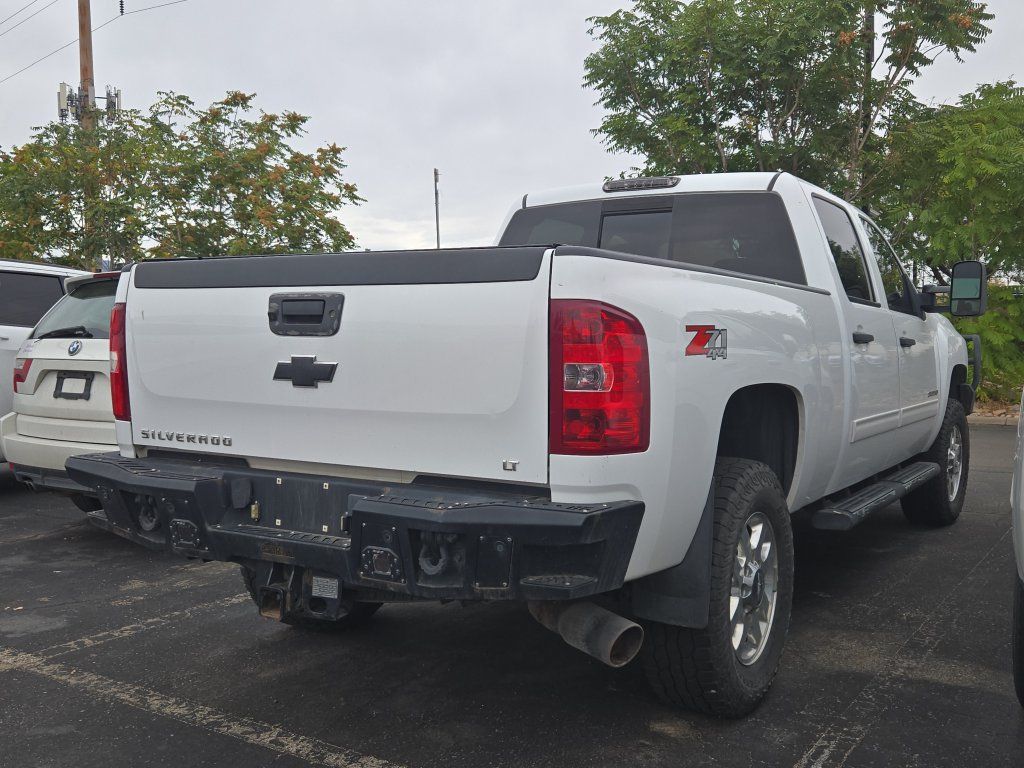 Used 2011 Chevrolet Silverado 3500 LT w/ Interior Plus Package AWD/4WD image 7