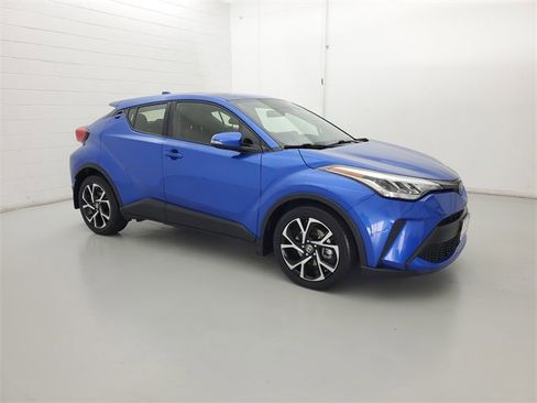 Used 2020 Toyota C-HR XLE image 4