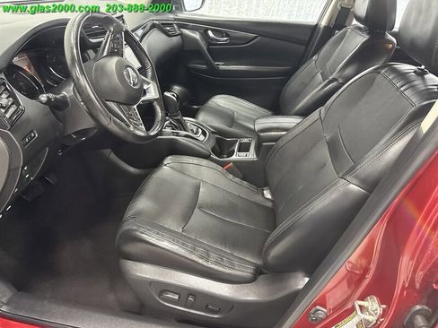 Used 2019 Nissan Rogue Sport SL image 3