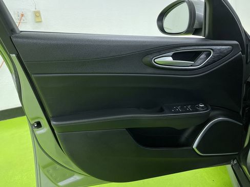 Used 2019 Alfa Romeo Giulia image 15