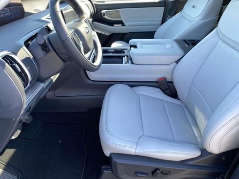 New 2025 Ford Expedition Max Platinum w/ Driver's Package image 13
