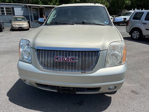 Used 2013 GMC Yukon XL SLT w/ Regional Value Package AWD/4WD image 3