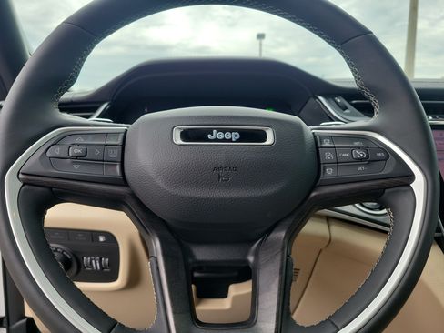 Used 2022 Jeep Grand Cherokee Limited 4xe w/ MOPAR Finishing Package AWD/4WD image 18
