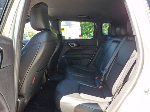 Used 2025 Jeep Compass Trailhawk AWD/4WD image 19