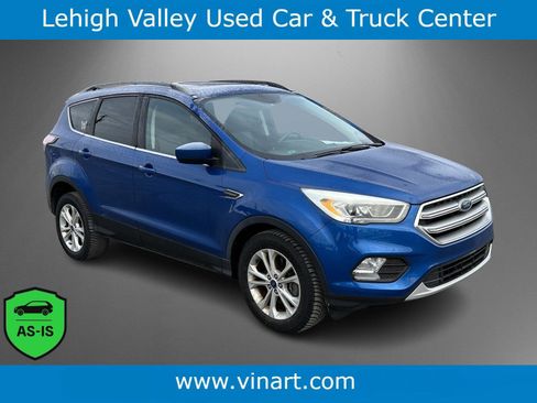 Used 2017 Ford Escape SE w/ Equipment Group 201A image 1