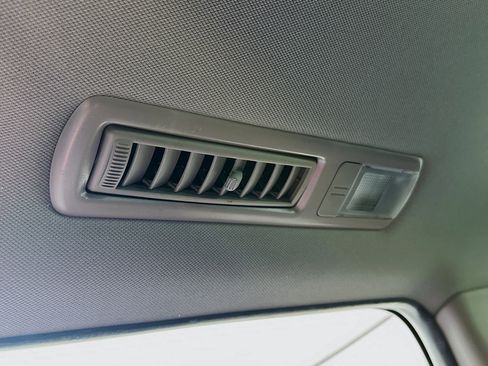 Used 2019 Toyota Highlander XLE image 29