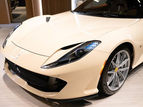 Used 2019 Ferrari 812 Superfast RWD image 4