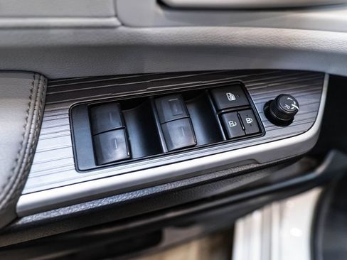 Certified 2025 Toyota Sienna LE FWD image 20