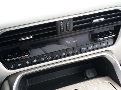 Certified 2025 MAZDA CX-90 3.3 Turbo S w/ Premium Package image 24