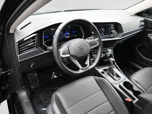 Used 2024 Volkswagen Jetta SE FWD image 8