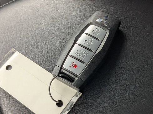 Used 2022 Mitsubishi Outlander SE image 29