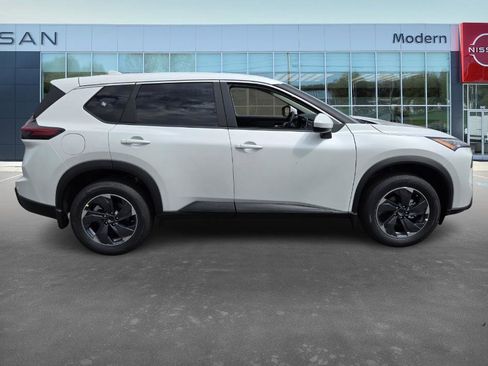 New 2026 Nissan Rogue SV image 4