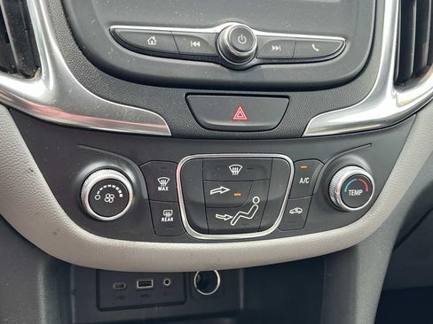 Used 2021 Chevrolet Equinox LS w/ LS Convenience Package FWD image 19