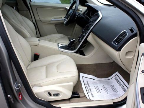 Used 2015 Volvo XC60 T6 w/ Protection Package image 17