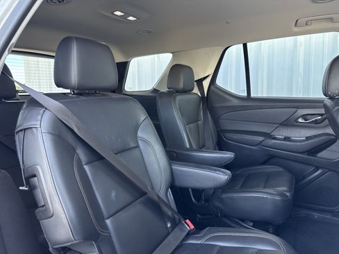 Used 2021 Chevrolet Traverse RS image 40