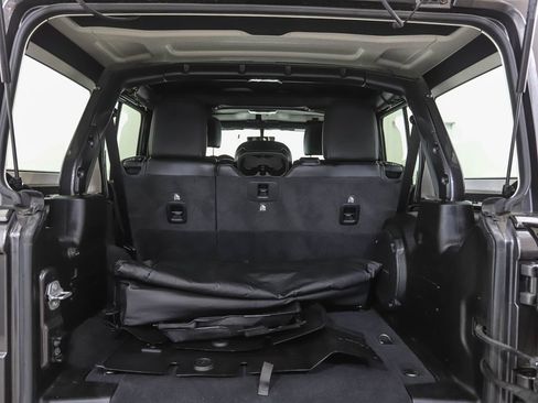 Used 2020 Jeep Wrangler Unlimited Sahara AWD/4WD image 23
