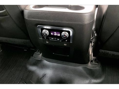 Used 2023 GMC Yukon XL AT4 w/ AT4 Premium Package AWD/4WD image 13