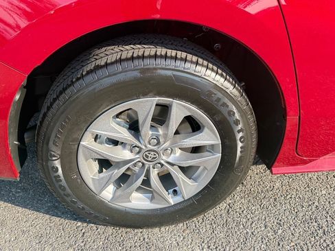 Used 2026 Toyota Sienna LE FWD image 10