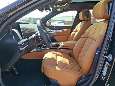 New 2026 BMW 740i xDrive w/ Premium Package image 10