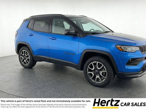 Used 2025 Jeep Compass Trailhawk image 1