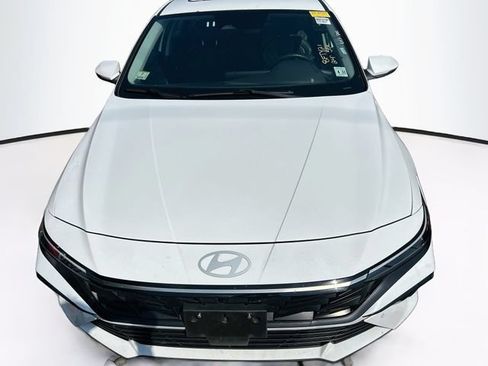 Used 2024 Hyundai Elantra Limited FWD image 12