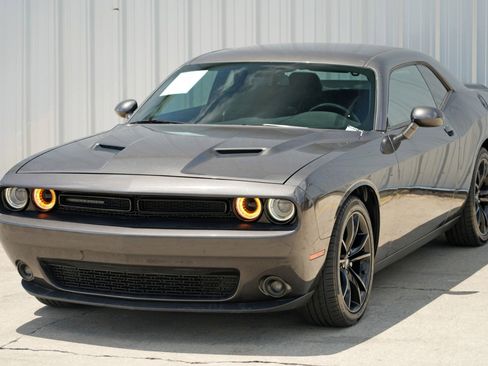 Used 2018 Dodge Challenger SXT w/ Blacktop Package image 37