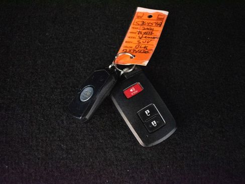 Used 2021 Toyota 4Runner TRD Off-Road Premium w/ Moonroof Package AWD/4WD image 27