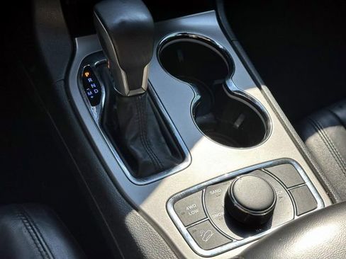 Used 2020 Jeep Grand Cherokee Limited image 29