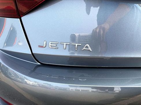 Used 2022 Volkswagen Jetta SE FWD image 18