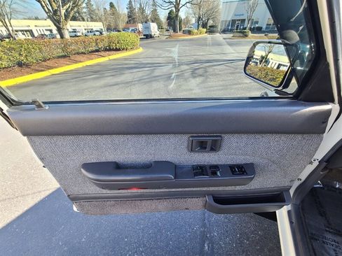 Used 1990 Toyota Pickup SR5 image 41