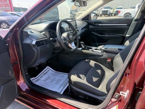 Used 2023 Nissan Altima 2.5 SV FWD image 12