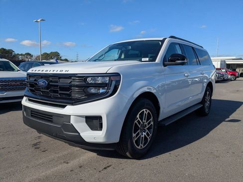 New 2025 Ford Expedition Max Active image 8