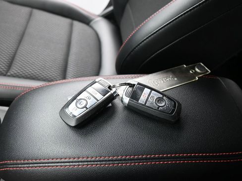 Certified 2025 Ford Escape ST-Line w/ Equipment Group 301A image 18