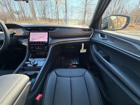 New 2025 Jeep Grand Cherokee L Limited w/ Luxury Tech Group II AWD/4WD image 14