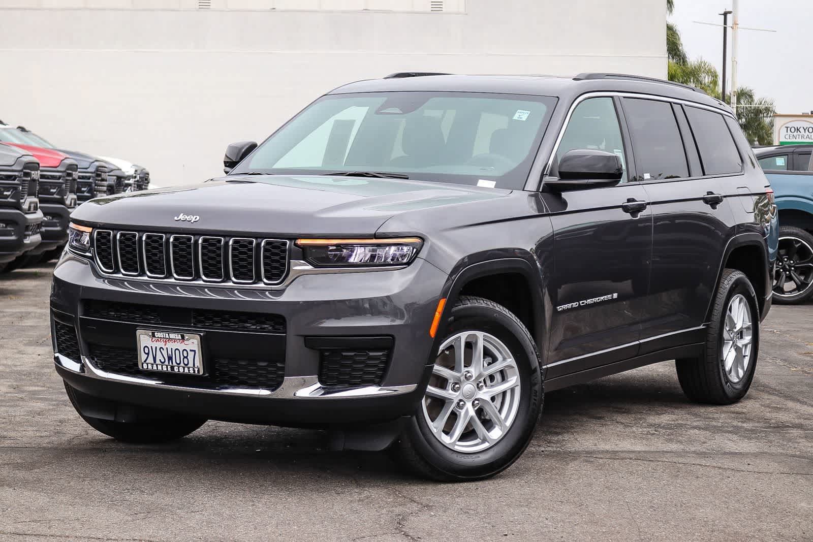 Used 2025 Jeep Grand Cherokee L Laredo RWD image 1