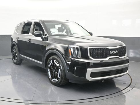 Used 2024 Kia Telluride EX image 9