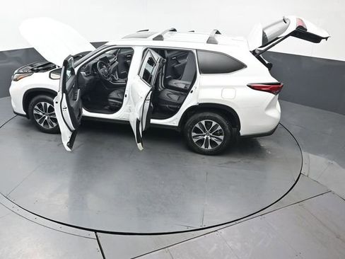 Certified 2023 Toyota Highlander XLE image 57