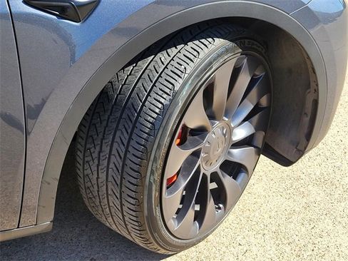 Used 2023 Tesla Model Y Performance image 5