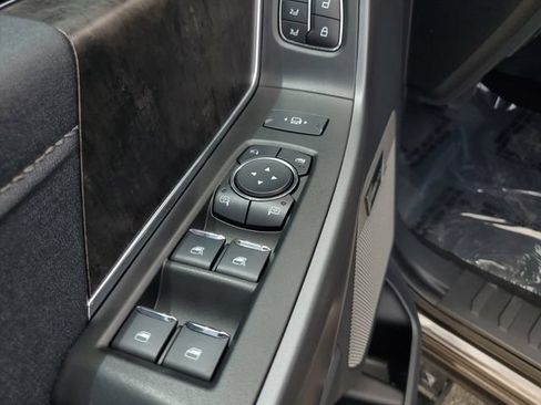 Used 2024 Ford F250 Lariat w/ Lariat Ultimate Package AWD/4WD image 22