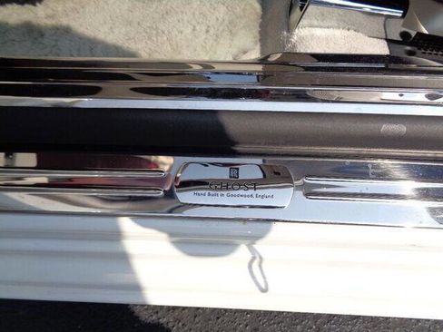 Used 2017 Rolls-Royce Ghost image 39