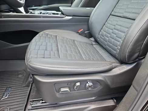 Certified 2026 Cadillac Escalade ESV V w/ LPO, ONYX Package AWD/4WD image 23
