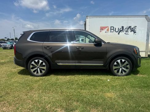 Used 2021 Kia Telluride EX w/ EX Premium Package FWD image 4