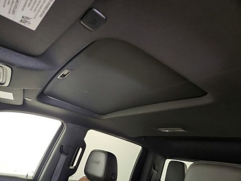 Used 2022 Chevrolet Silverado 1500 High Country w/ Technology Package AWD/4WD image 19