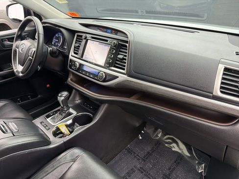 Used 2018 Toyota Highlander Limited image 28